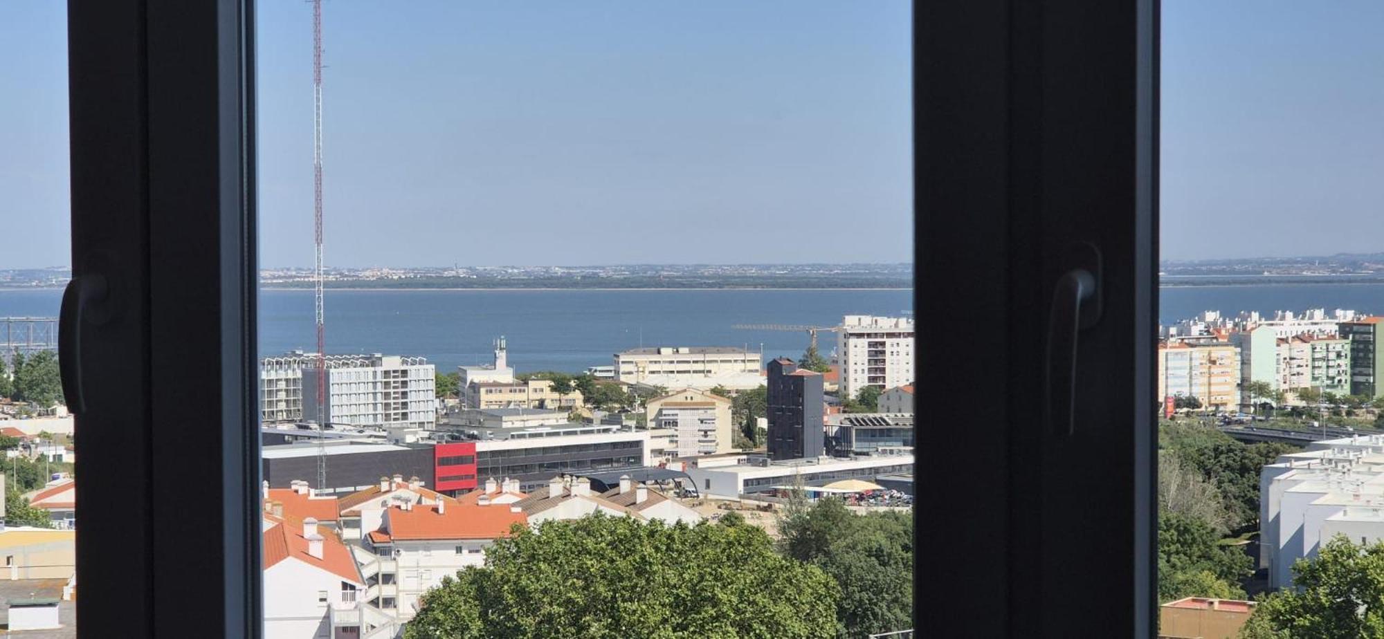 Vistas Sobre O Rio Tejo Apartamento *